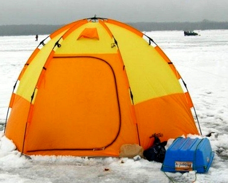 В процессе рыбалки хорошая палатка станет объектом первой необходимости